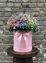 Цветочная композиция из Гипсофила и Розы в шляпной коробке в Долматово
