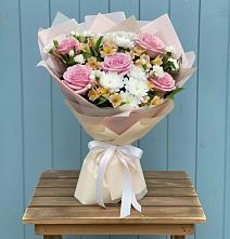 Букет цветов из:  Гвоздики, Орхидеи и Розы в Долматово