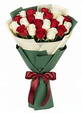 Букет Микс из красных и белых роз в Долматово