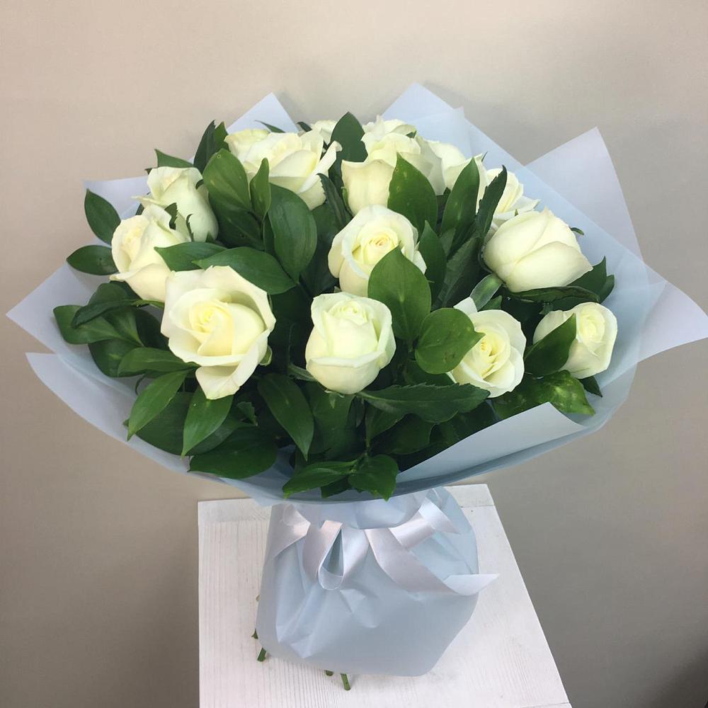 Букет 15 Белых роз Проуд в Долматово