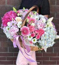 Композиция солнечный день в Долматово Цветочная композиция из Розы, Хризантемы, Пионы и Лизиантусы в корзине в Долматово
