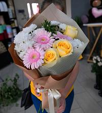 Букет цветов из:  Герберы, Розы и Хризантемы в Долматово