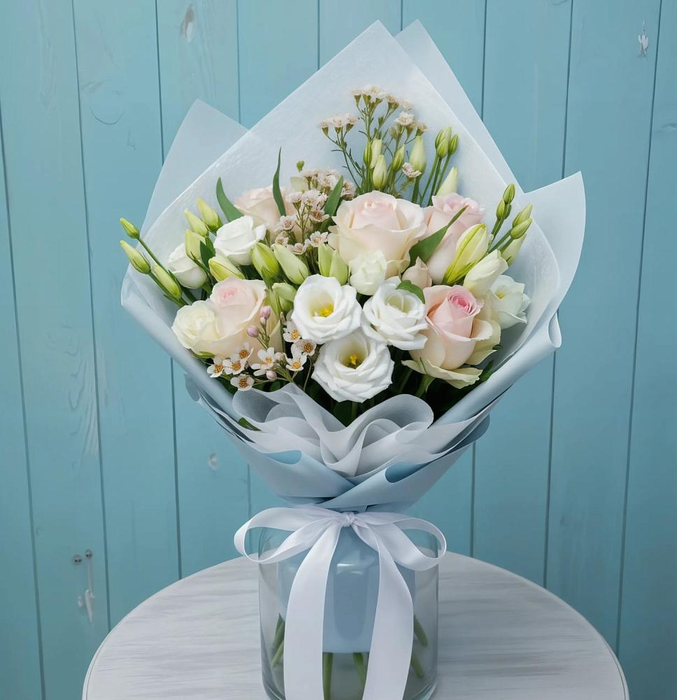 Букет цветов из: Розы и Лизиантусы в Долматово