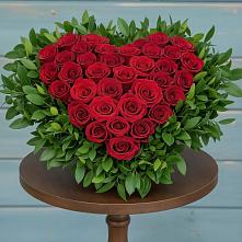 Цветочная композиция из Розы в виде сердца в Долматово