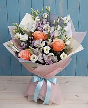 Букет цветов из:  Лизиантусы, Розы, Альстромерии и Гипсофила в Долматово