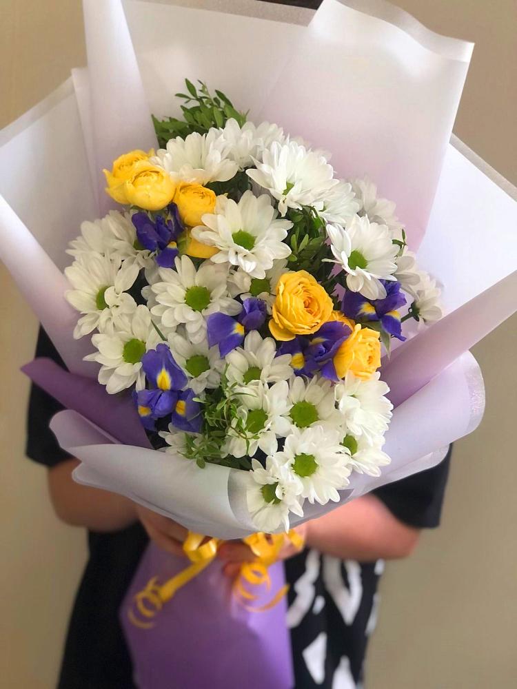Букет цветов из: Ирисы, Хризантемы и Розы в Долматово