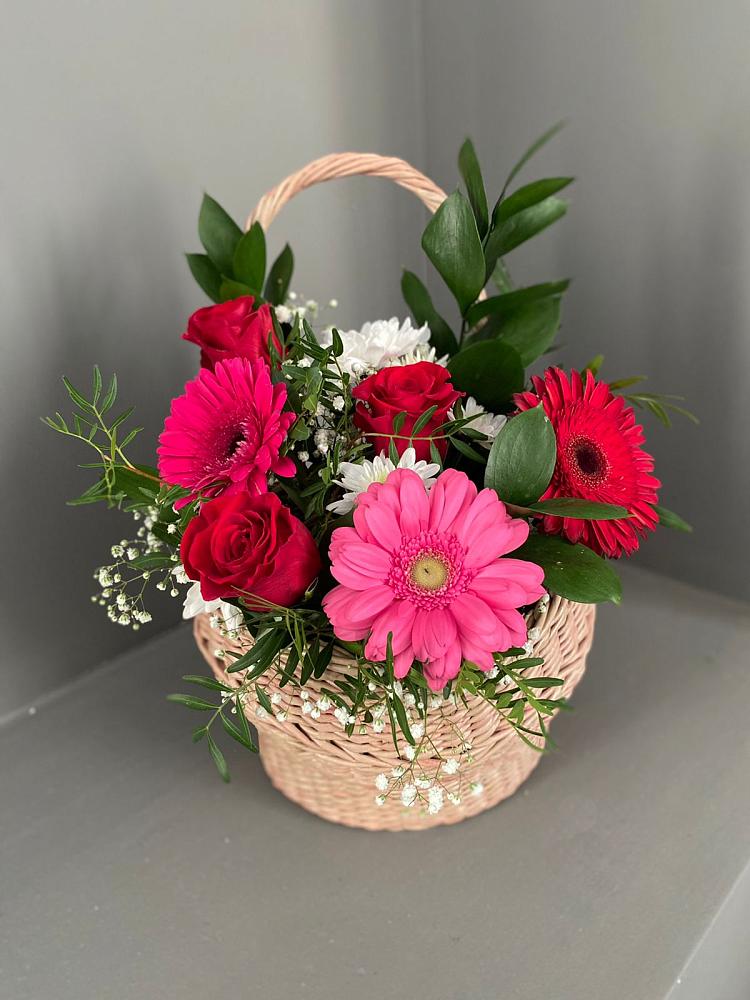 Цветочная композиция из Розы, Хризантемы и Герберы в корзине в Долматово