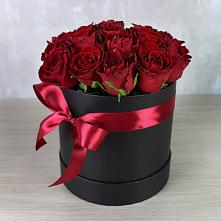 Цветочная композиция из Розы в шляпной коробке #REPLACE_PRED# Долматово