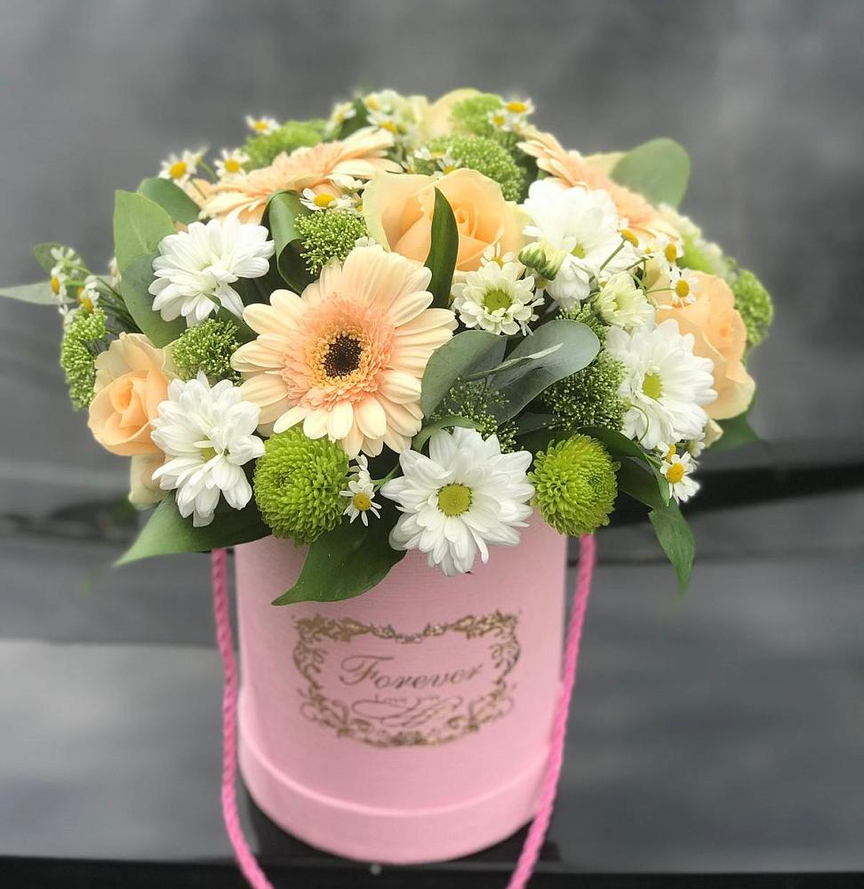 Цветочная композиция из Розы, Герберы и Хризантемы в шляпной коробке в Долматово