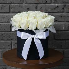 Цветочная композиция из Розы в шляпной коробке в Долматово